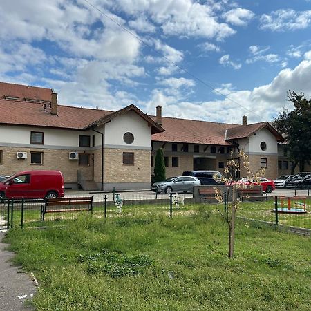 Konde Apartments B Dunajská Streda Exteriör bild