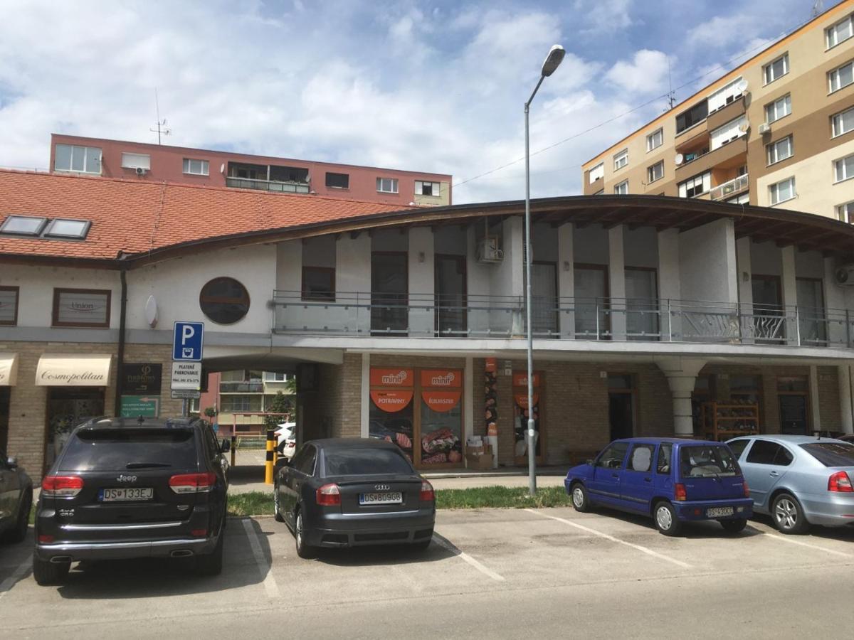 Konde Apartments B Dunajská Streda Exteriör bild