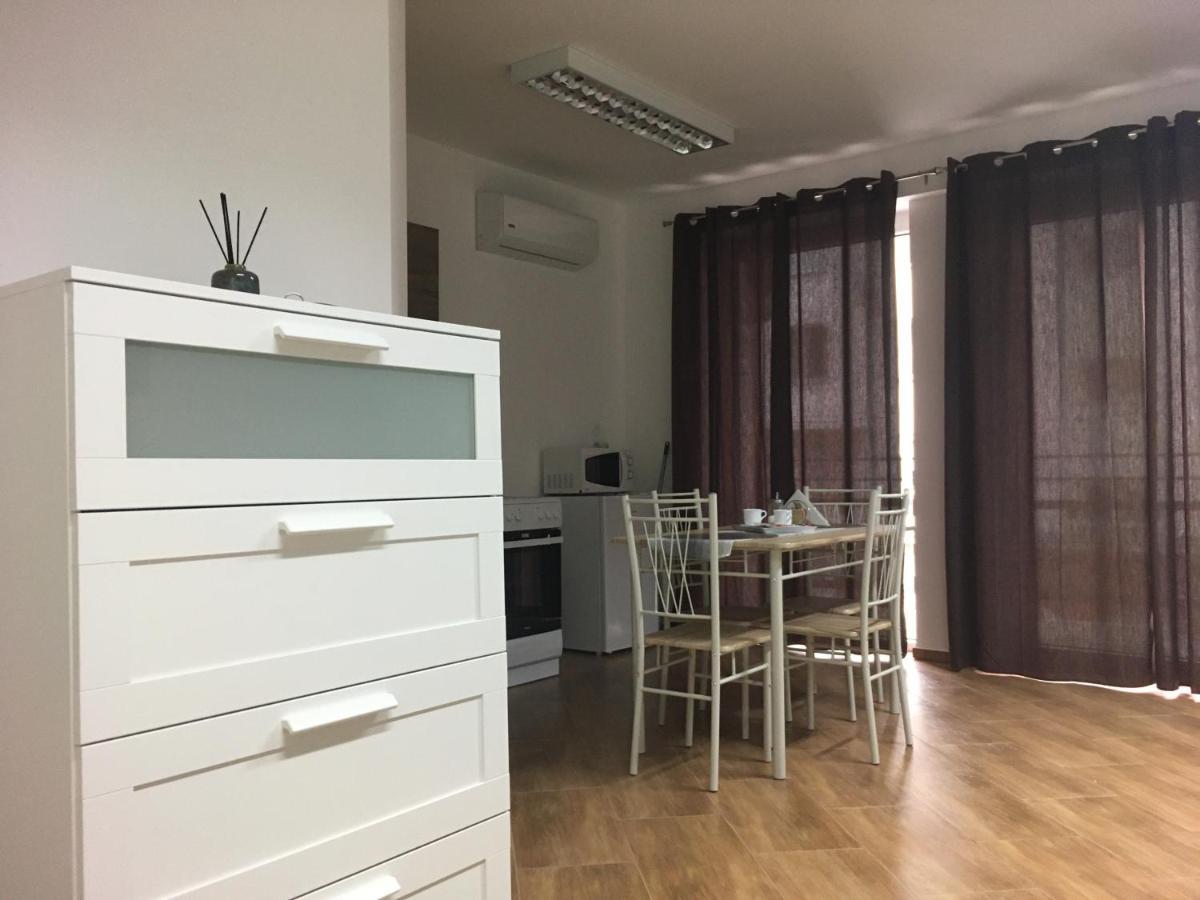 Konde Apartments B Dunajská Streda Exteriör bild