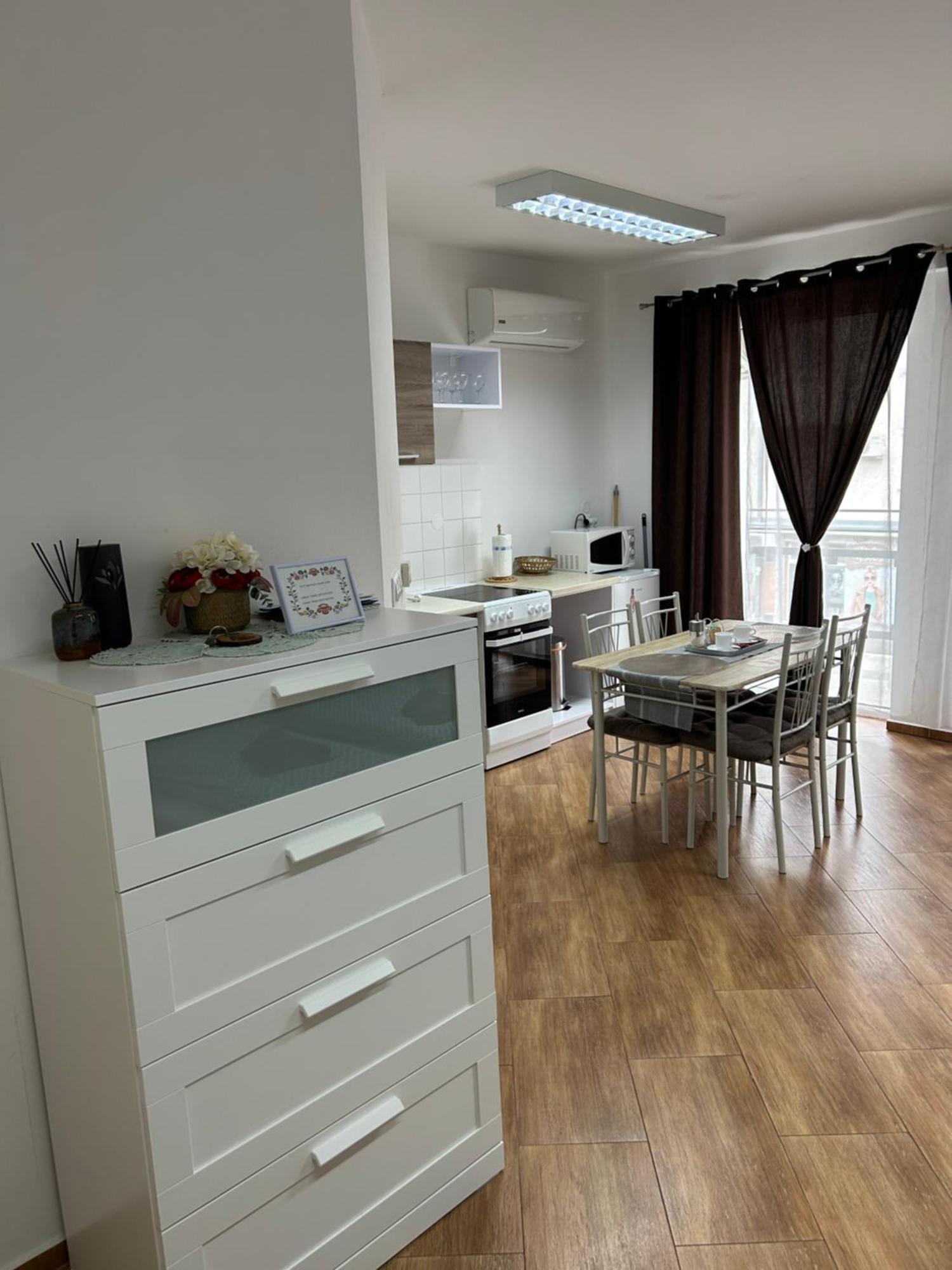 Konde Apartments B Dunajská Streda Exteriör bild